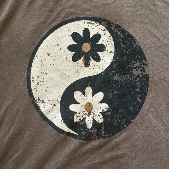 Vada Winter Yin Yang Tee - Picture 5 of 7